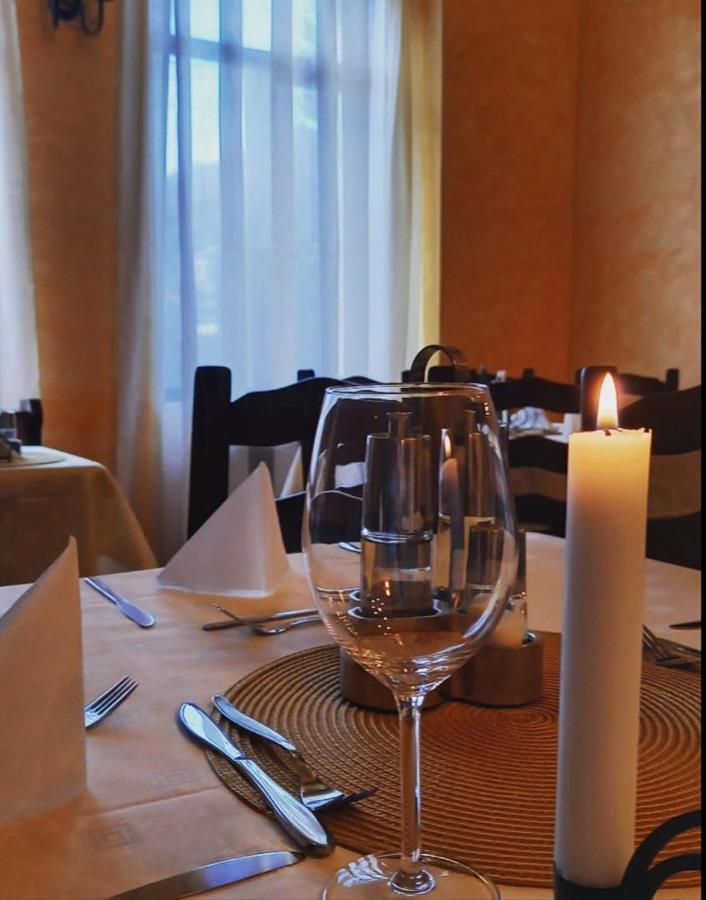 Restaurant Casa Miorita Hotel บุชเตนี ภายนอก รูปภาพ