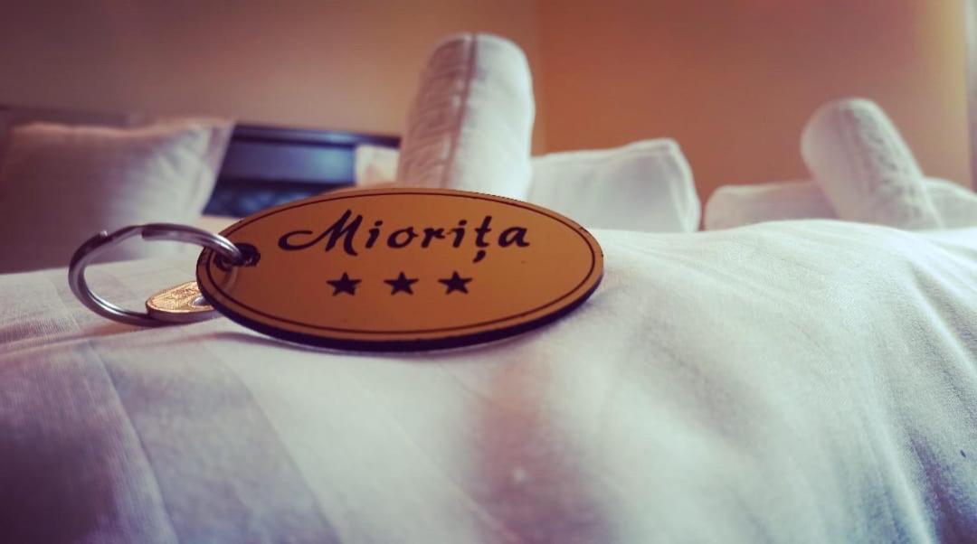 Restaurant Casa Miorita Hotel บุชเตนี ภายนอก รูปภาพ